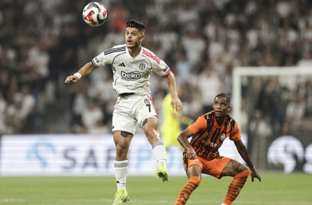 U fishkëllye nga tifozët e ekipit të tij, Rashica po konsideron largimin nga Besiktas