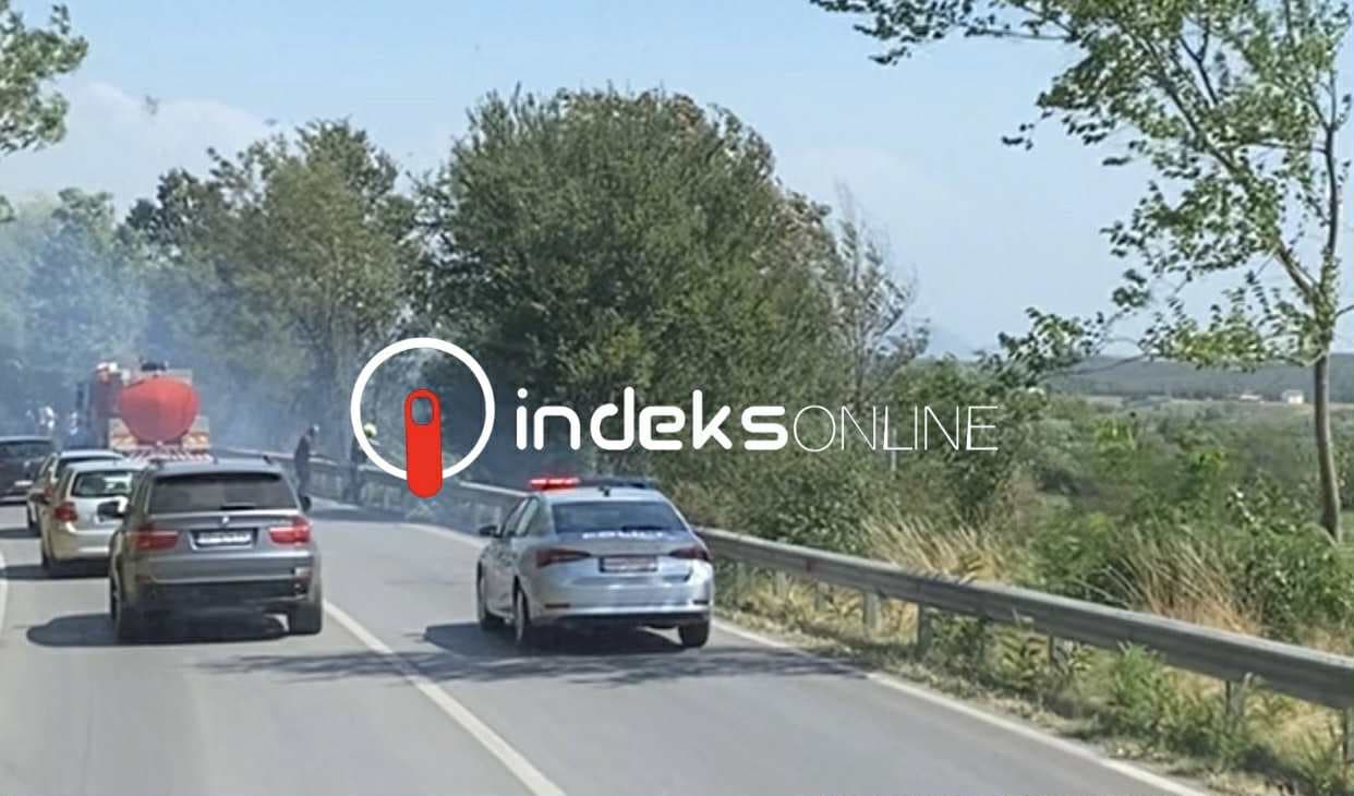 Zjarr në fshatin Leshan të Pejës, zjarrfikësit dhe policia në vendin e ngjarjes