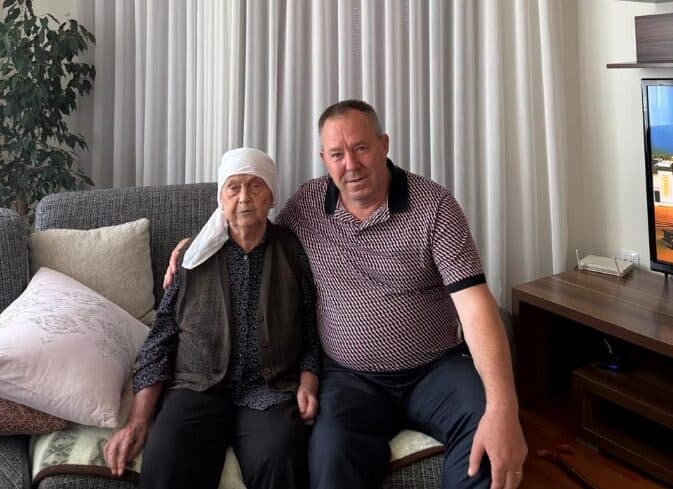 Gucati shkon në Burojë: Kënaqësi dhe frymëzim biseda me nënën Hyrë, është krenare për Hashimin dhe shokët e tij