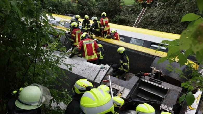 Tragjike në Gjermani! Treni me rreth 100 persona në bord del nga shinat, raportohet për disa viktima dhe shumë të plagosur