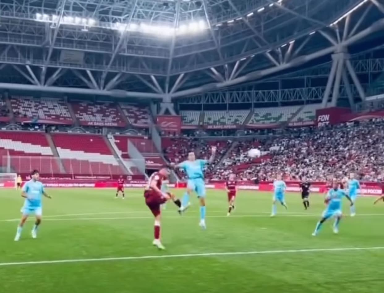 Shikoni si fluturojnë në ajër Hoxha e Daku dhe “bonbardojnë” gjigantin rus, Zenit