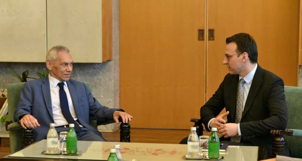 Petkoviq bisedon me ambasadorin rus për arrestimin e Popoviqit
