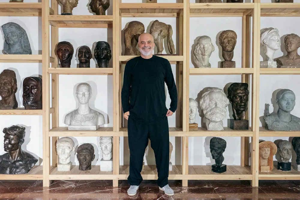 “Dhuna ishte brutale”, Rama në revistën gjermane për vitin ’97: Më lanë të mbuluar me gjak, menduan se kisha vdekur