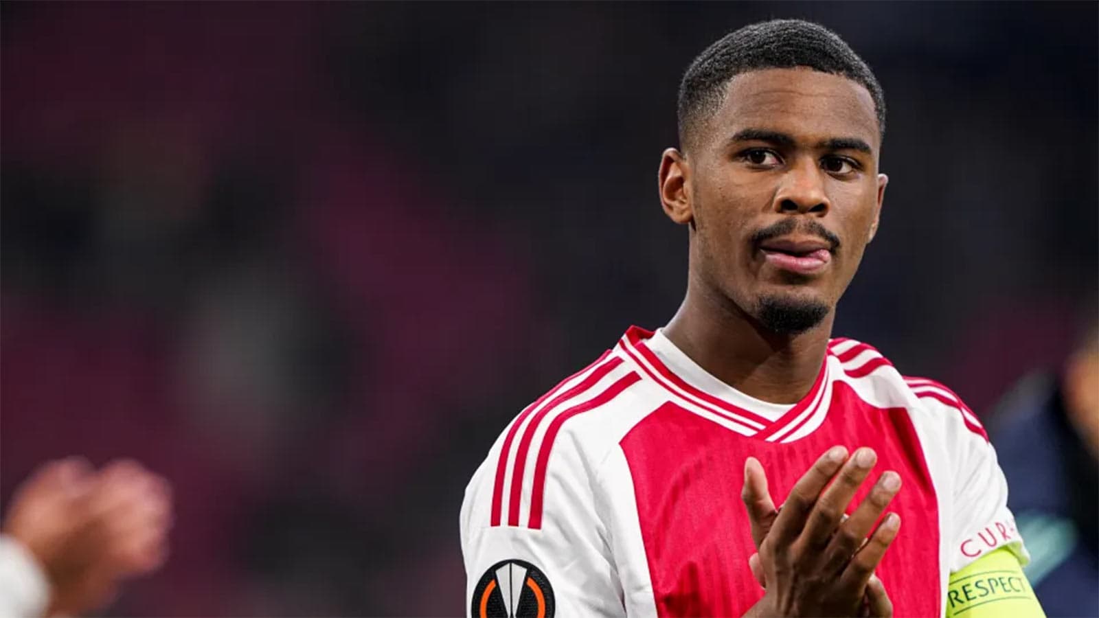 Jorrel Hato transferohet te Chelsea