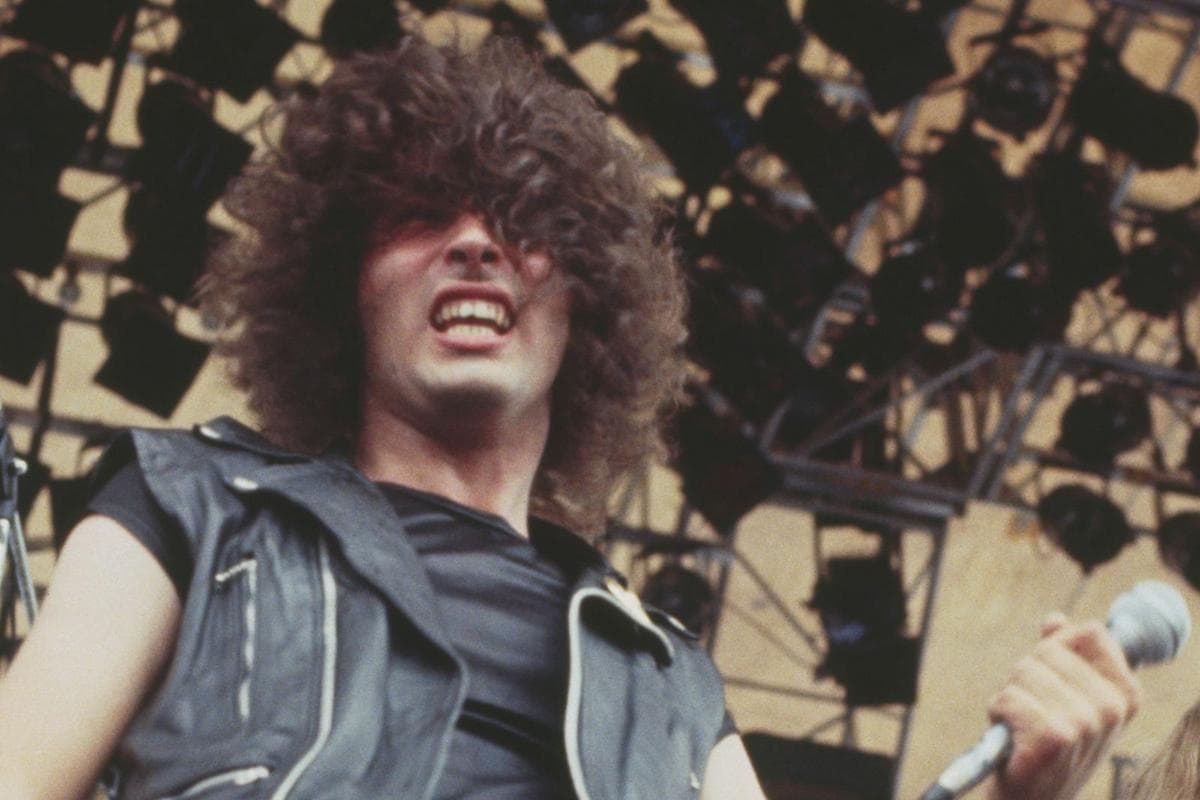 Vdes nga kanceri vokalisti i parë i Iron Maiden