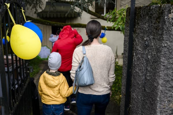Zvicër: Deri në fund të vitit, gjysma e refugjatëve me statusin S duhet të jenë të punësuar