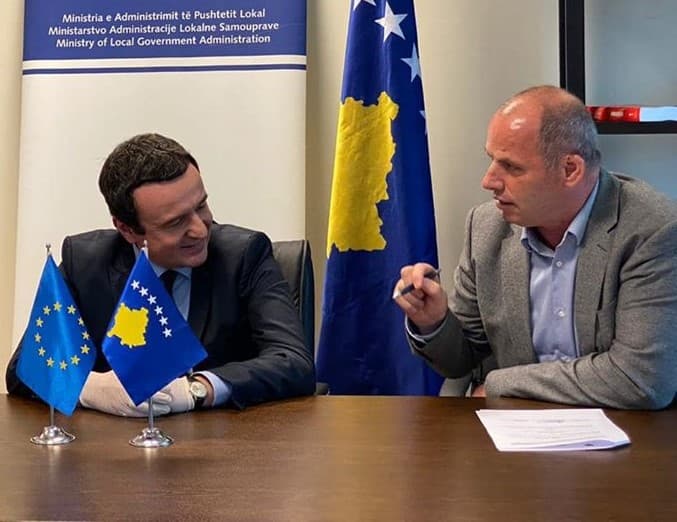 Si tentoi VV të bëj koalicion me PDK-në? – Lladrovci: Unë e kam pas një kërkesë nga një akter që është i afërt me Vetëvendosjen