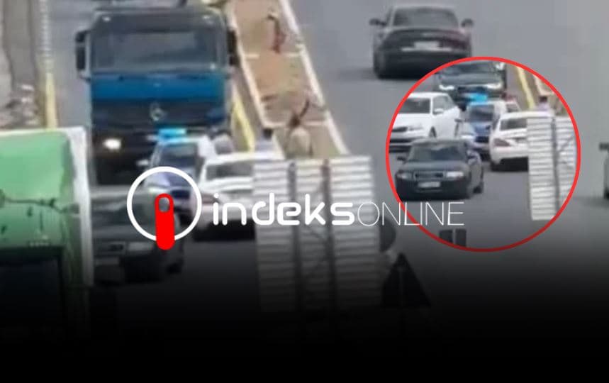Vetura hyn në kah të kundërt në rrugën Podujevë-Prishtinë, shkakton aksident