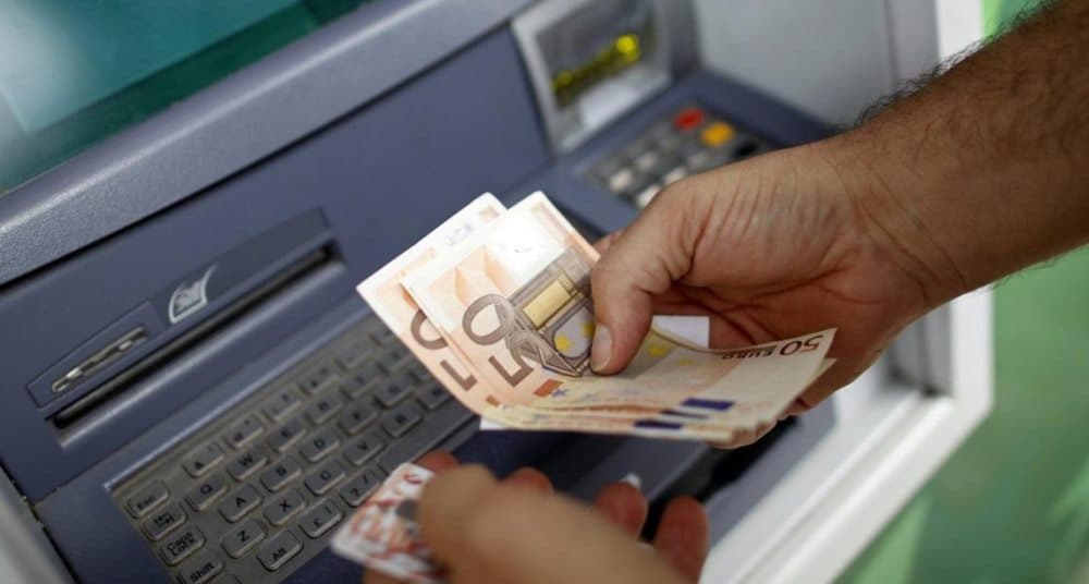 Ekzekutohen pagat me rritje prej 55 eurove për shërbyesit publikë