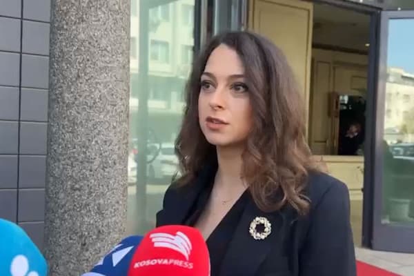 Kica-Xhelili: Hetuesit që hetonin rastin Hajdari-Krasniqi u ndëshkuan – Demokracia po shndërrohet në fasadë