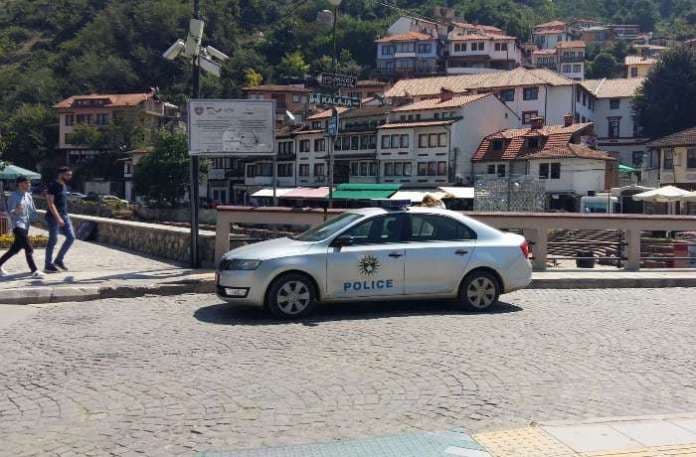 Prizren – Sekuestrohen mallra tekstili gjatë kontrollit policor, një person procedohet për tregti të ndaluar