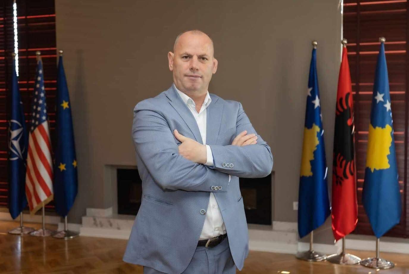 “Moti jemi të operuar nga frika” – Lladrovci reagon ndaj telefonatave kërcënuese që po i bëhen përkrahësve të tij