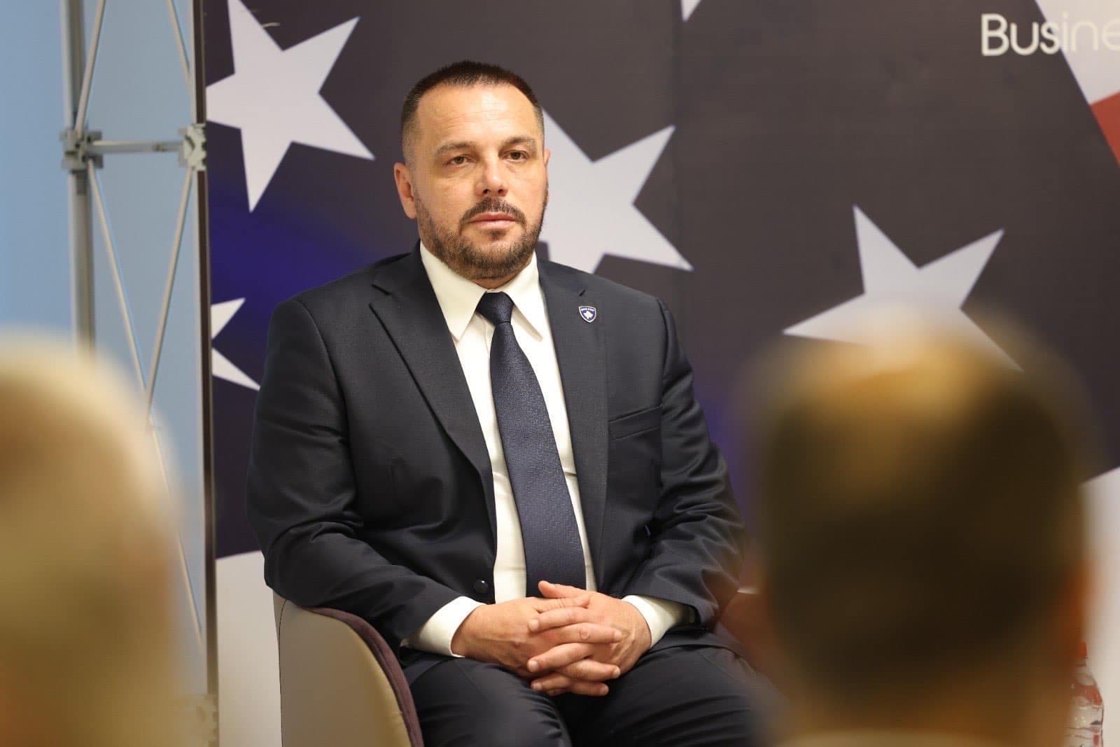 Maqedonci pret nesër zyrtarin e lartë amerikan të Mbrojtjes – takim me ceremoni zyrtare në Prishtinë