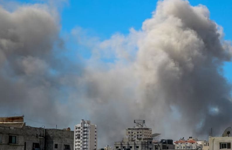 Nga mungesa e ushqimit, vajza 9-vjeçare nga Gaza mbetet e palëvizshme