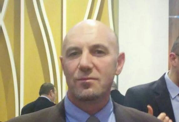 Policia e konfirmon sulmin ndaj deputetit Adem Hoxha që bashkë me familjen përfunduan në spital