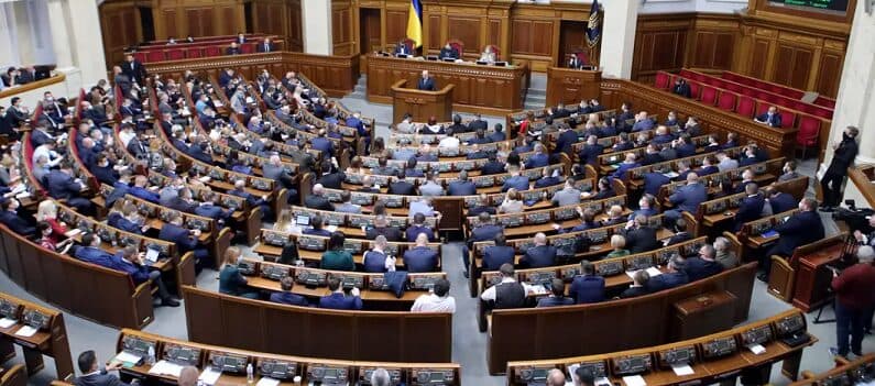 Ukraina forcon autoritetet kundër korrupsionit