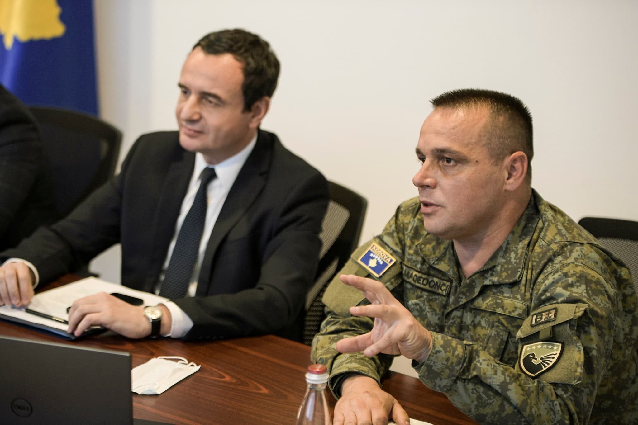 Zyrtari amerikan i Mbrojtjes do të takojë Kurtin dhe Maqedoncin në një darkë pune