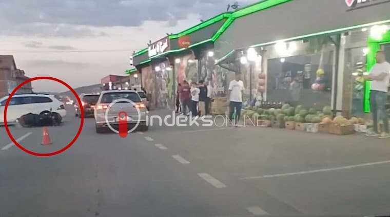 Prishtinë: Një veturë aksidentohet me një motoçikletë
