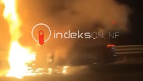 Digjet një veturë në autostradën “Ibrahim Rugova”, intervenojnë zjarrfikësit
