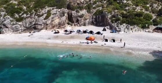 VIDEO/ Rama poston pamje nga bregdeti i Jonit: Energji pushimesh në Gjirin e Gramës