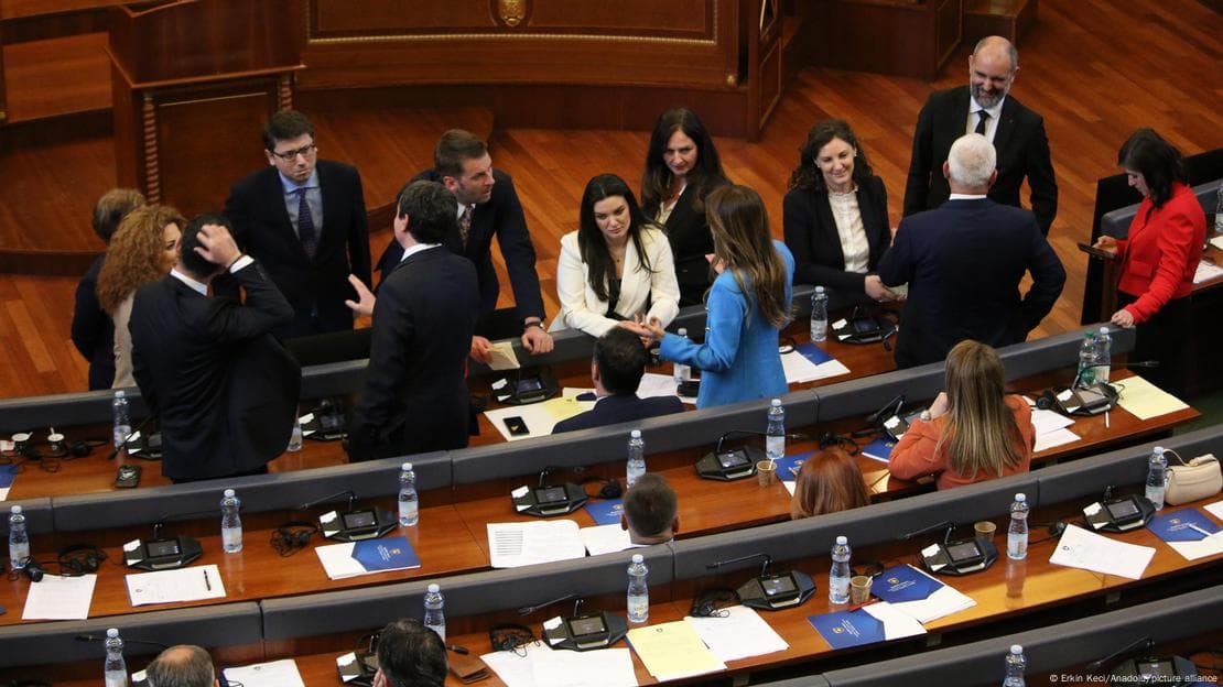 Zyrtari i Friedrich Ebert Stiftung: Kushtetuesja pritet t’i sqarojë pasojat e moskonstituimit dhe hapat drejt tij
