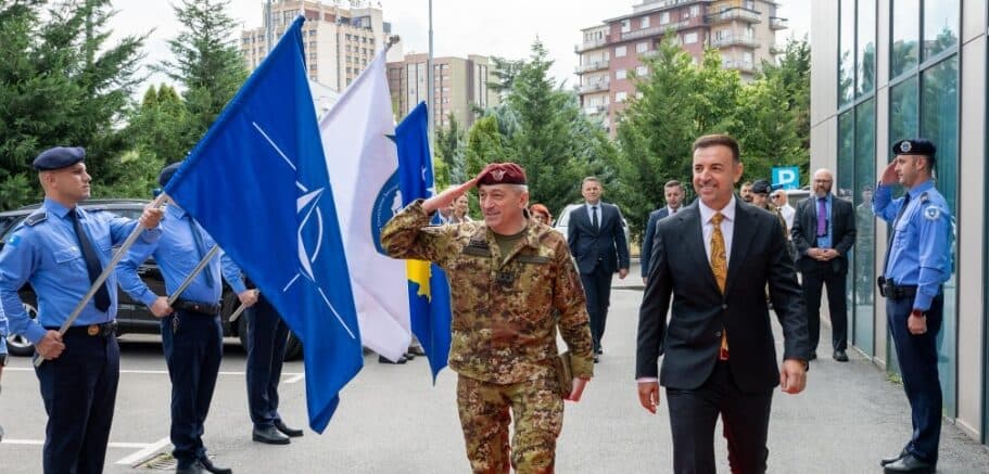 Drejtori i SHKK-së pret në takim komandantin e KFOR-it, Enrico Barduani