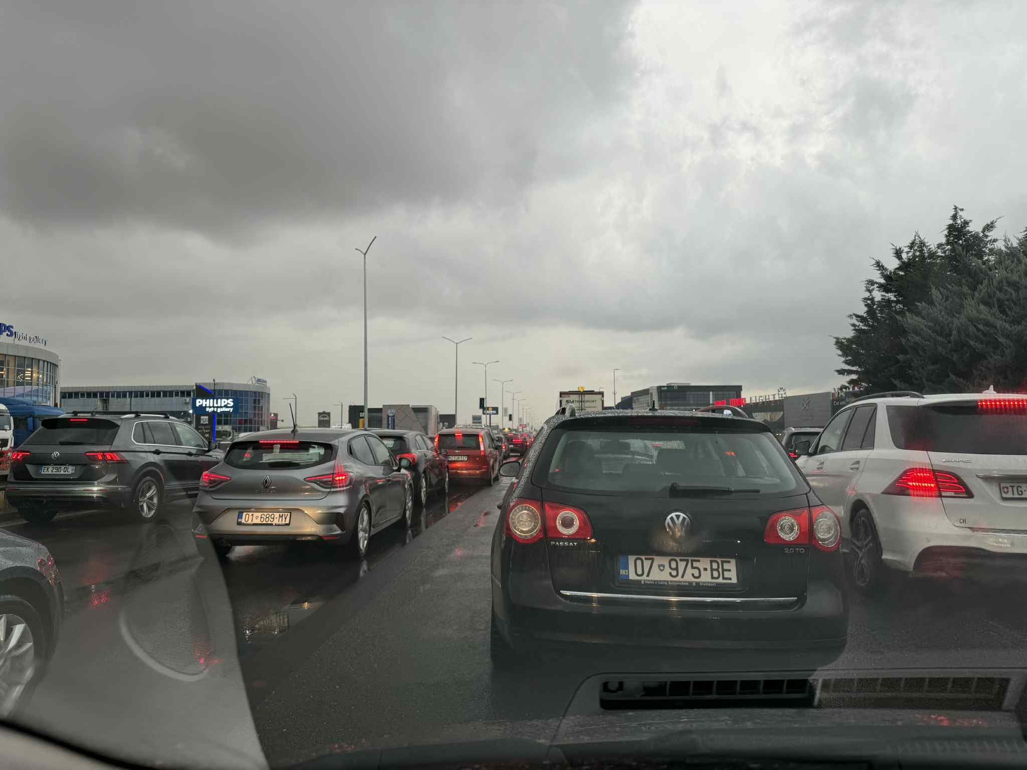 As mos ia mësyni Prishtina Mall’it, kolonë e paparë në një pjesë të magjistralës Prishtinë-Ferizaj