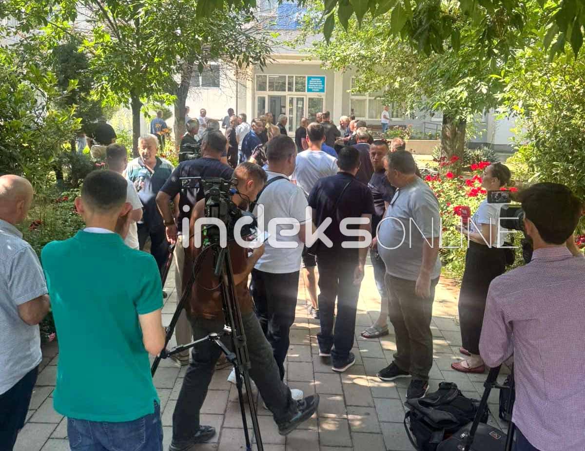 Greva e punëtorëve të sigurimit në QKUK drejt fundit, nënshkrimi i kontratës për tender pritet sot