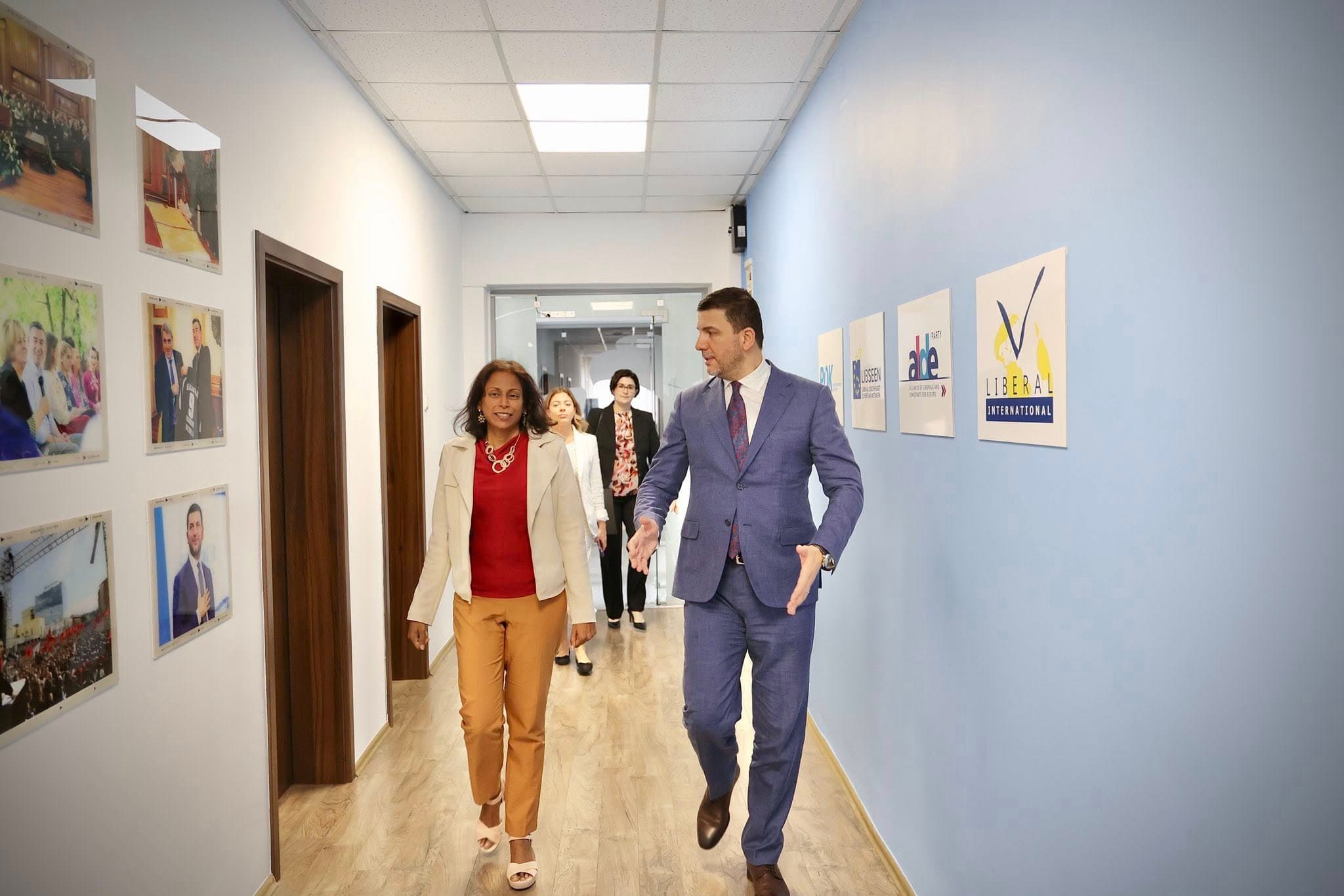 Krasniqi pas takimit me Prattipati: Vonesat po krijojnë pasiguri, institucionet duhet të themelohen sa më parë
