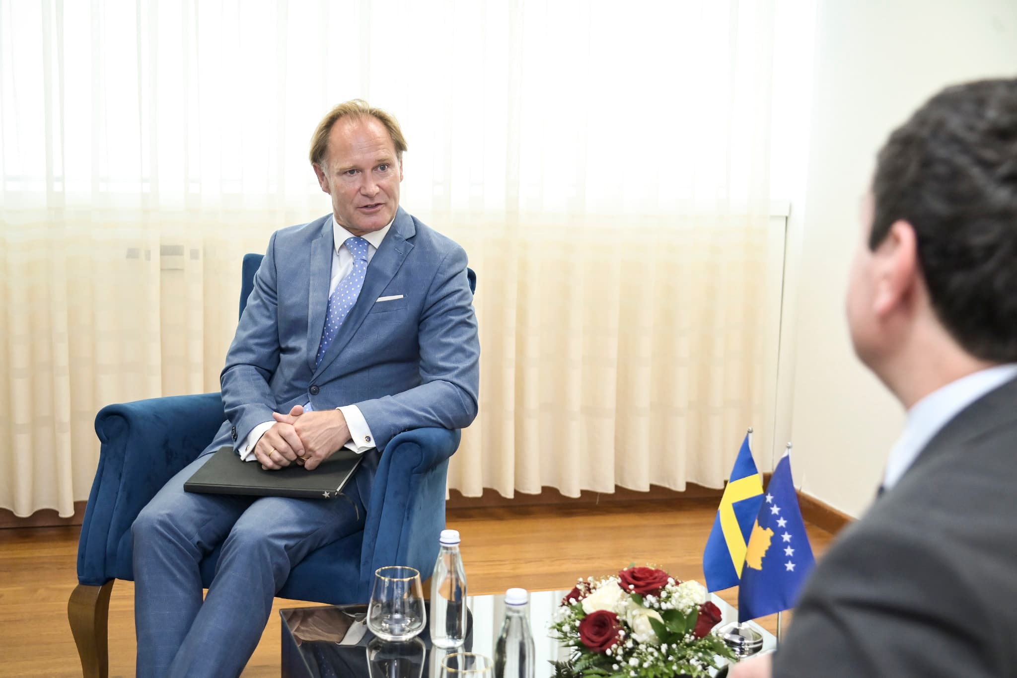 Kriza politike, ambasadori suedez: Kosova në situatë të vështirë, në politikë duhet të bëhen kompromise