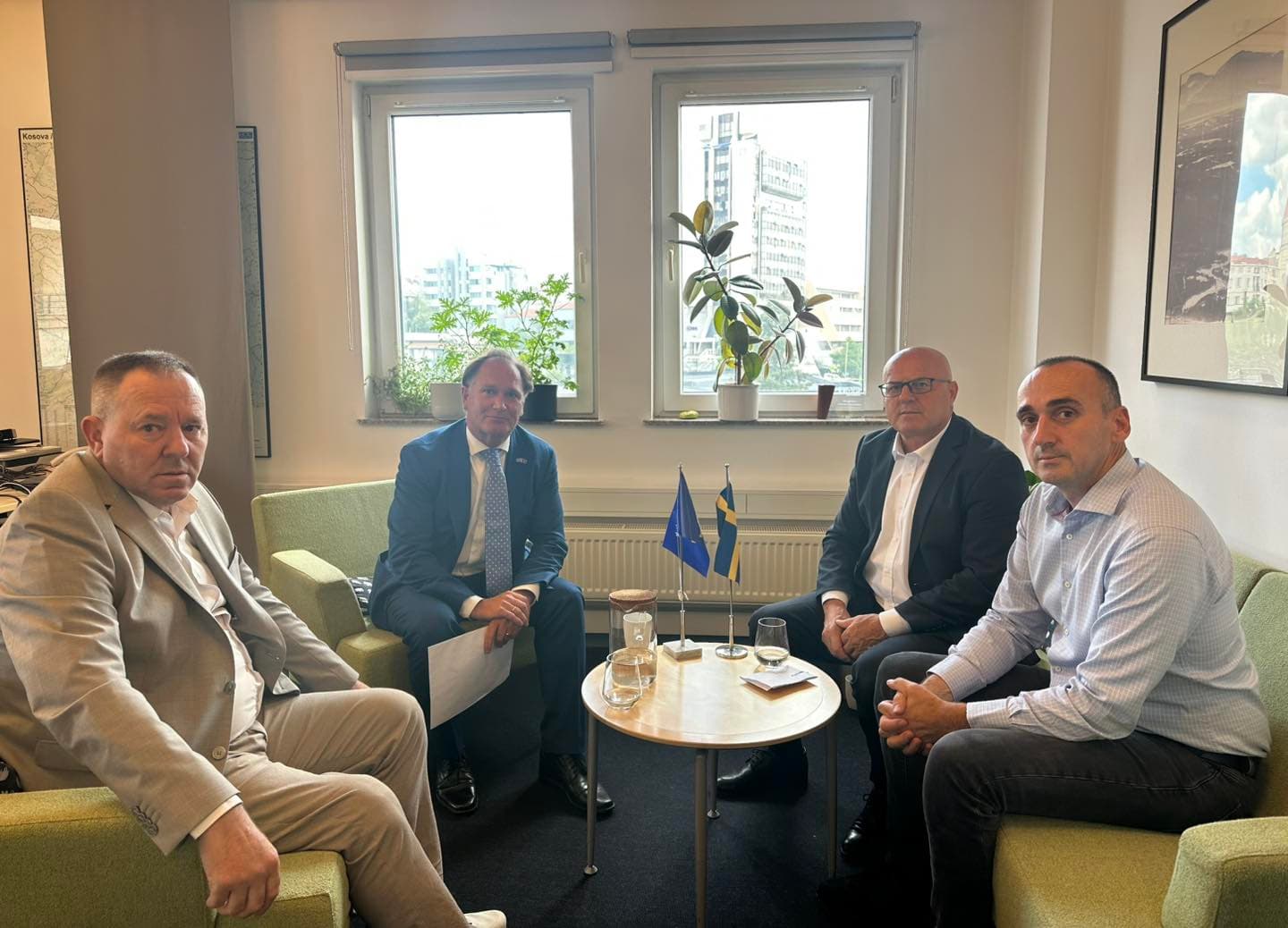 Gucati dhe nënkryetarët e OVL-UÇK-së priten në takim nga ambasadori suedez: Diskutuam shqetësimet me proceset në Speciale