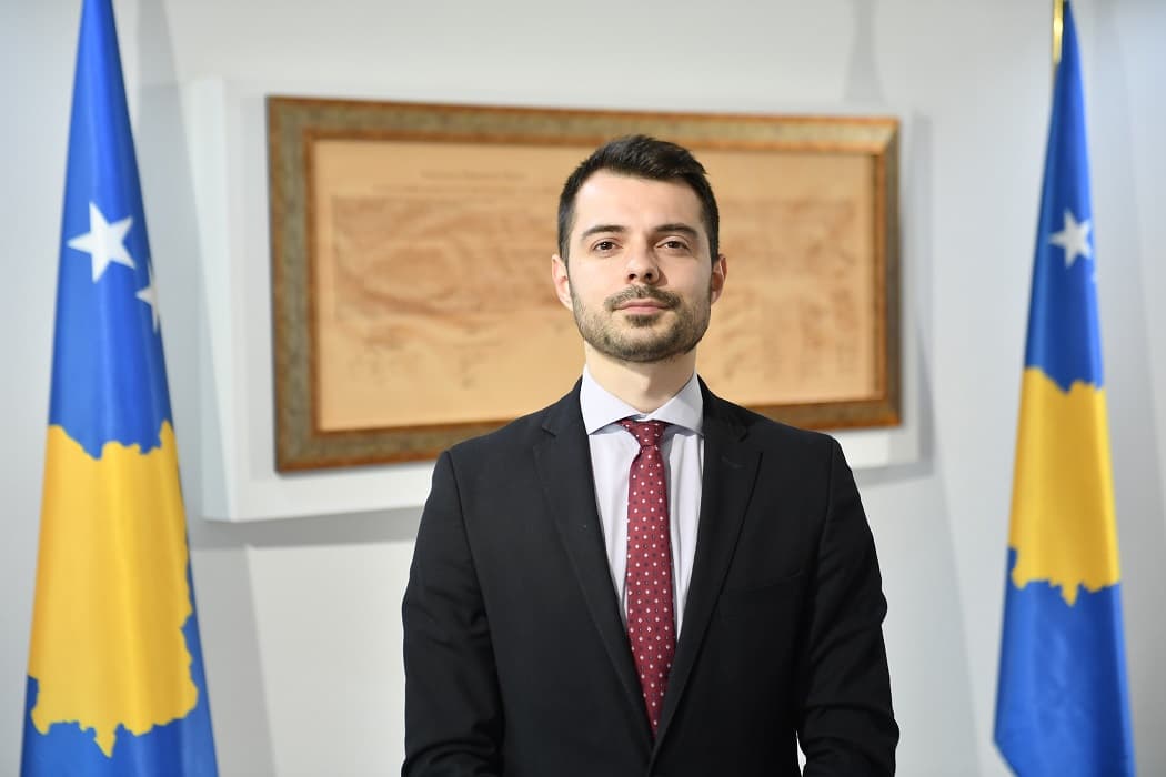 Zëdhënësi i Qeverisë thotë se Kurti për rastin e Klinakut të OVL-së dha deklaratë për policinë nga Zyra e Kryeministrit