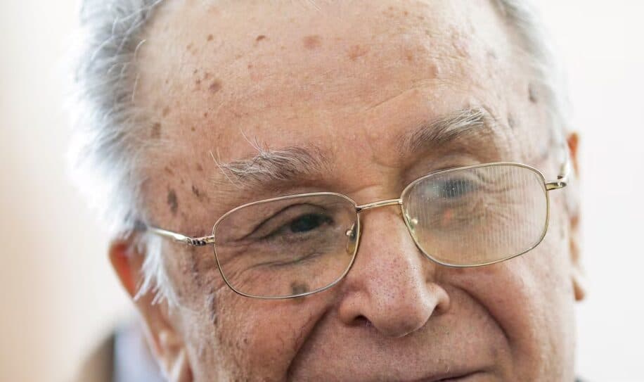 Vdes Ion Iliescu, udhëheqësi i parë postkomunist i Rumanisë
