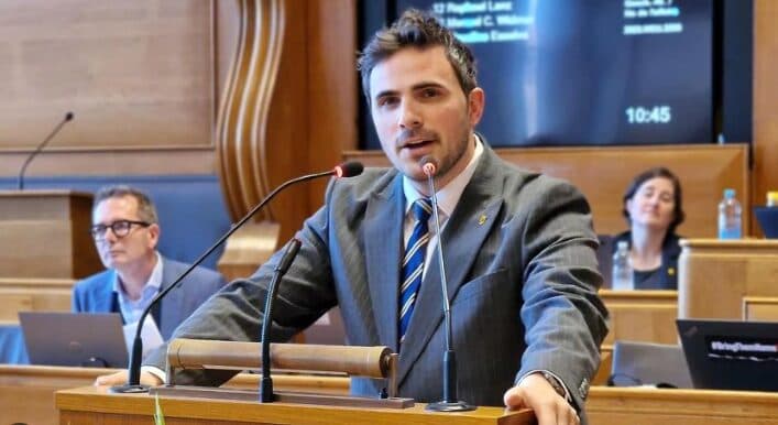 Rashiti: Osmani po hyn në një rreth vicioz pa kthim politik, aleanca e saj me Kurtin mbetet aktuale, ajo po përpiqet ta luajë rolin e saj në heshtje