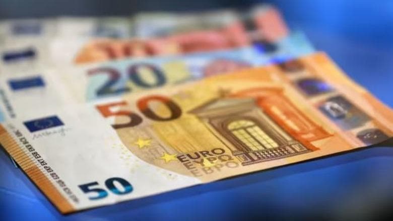Euro në rënie të lirë, prek nivelin më të ulët historik