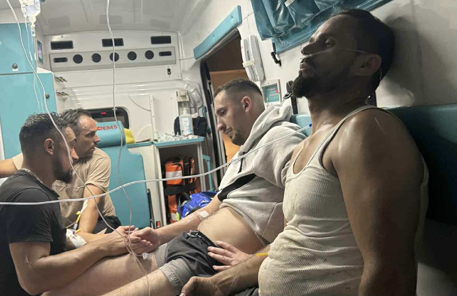 Digjet një stallë në Saradran të Istogut, lëndohen disa persona (Video)