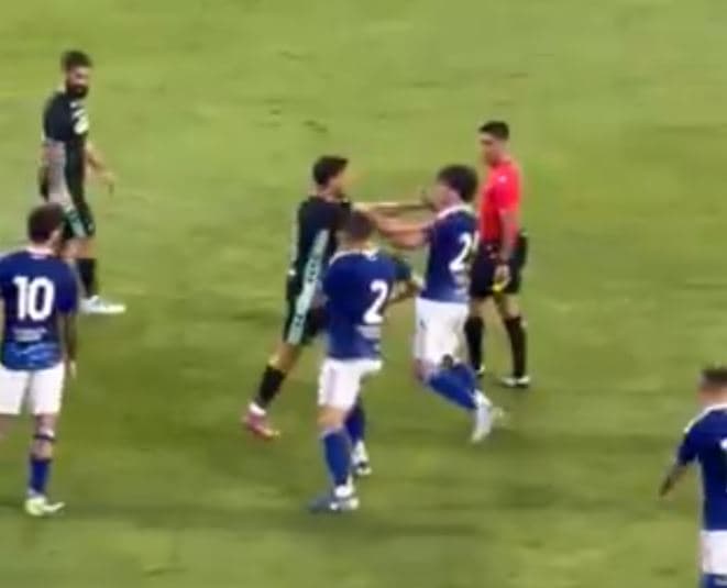 VIDEO/ Shpulla dhe grushte, sherr masiv në miqësoren mes Komos dhe Betisit