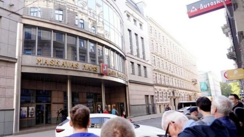 Letonia shet “Shtëpinë e Moskës” – të ardhurat do t’i jepen Ukrainës