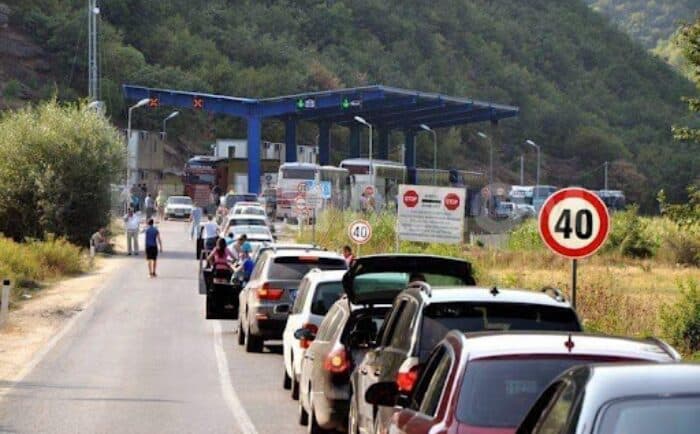 Vazhdon fluksi në pikat kufitare, deri në 2 orë pritje për të dal nga Kosova