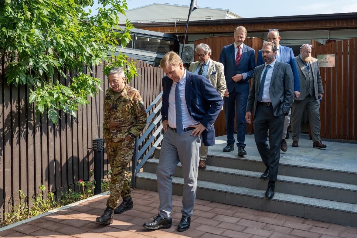 ​Barduani takon Sorensenin, Oravin e Barbanon në selinë e KFOR-it