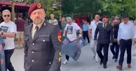 Me uniformë dhe krenari, edhe Bekë Berisha i bashkohet protestës së veteranëve