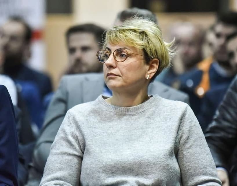 E plotfuqishmja e VV-së, Dejona Mihali e mllefosur, sulmon Thaçin dhe të tjerët: UÇK po gjykohet nga dora e ngritur e atyre që s’kanë kurajo të kërkojnë falje