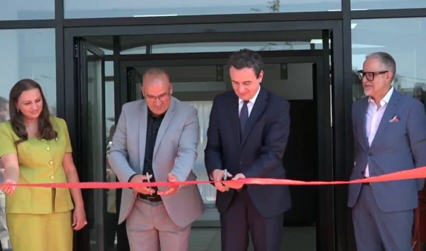 Në Podujevë për herë të parë Shërbimi i Hemodializës, Kurti dhe Bulliqi prejnë shiritin