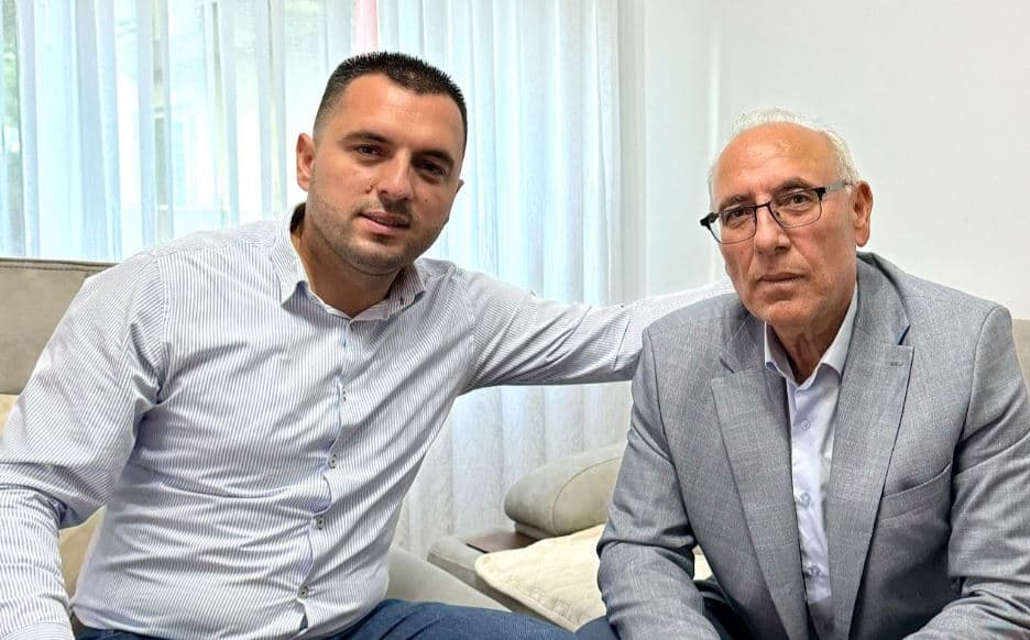 “Prej nëntë muajsh s’më lejohet ta takoj babain në Hagë” – reagimi prekës i Fahri Fazliut, djalit të Fadil Fazliut