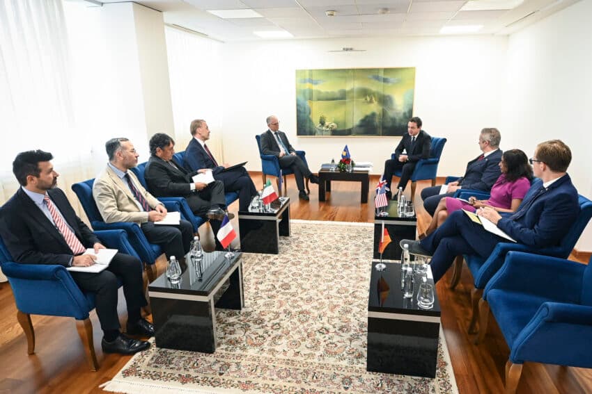 Kryeministri Kurti takoi ambasadorët e shteteve të QUINT-it dhe Shefin e Zyrës së Bashkimit Evropian në Kosovë