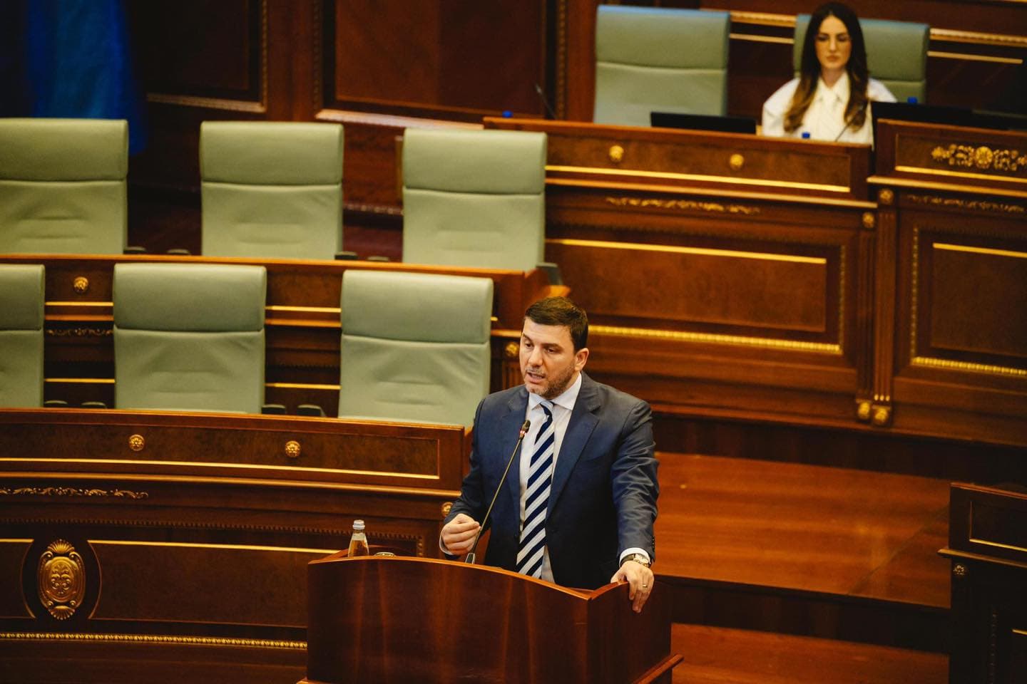Krasniqi: Kushtetuesja e vulosi që VV e ka mbajtur peng Kuvendin – Ata që zgjodhën krizën, dështuan, ne që zgjodhëm Kushtetutën, fituam
