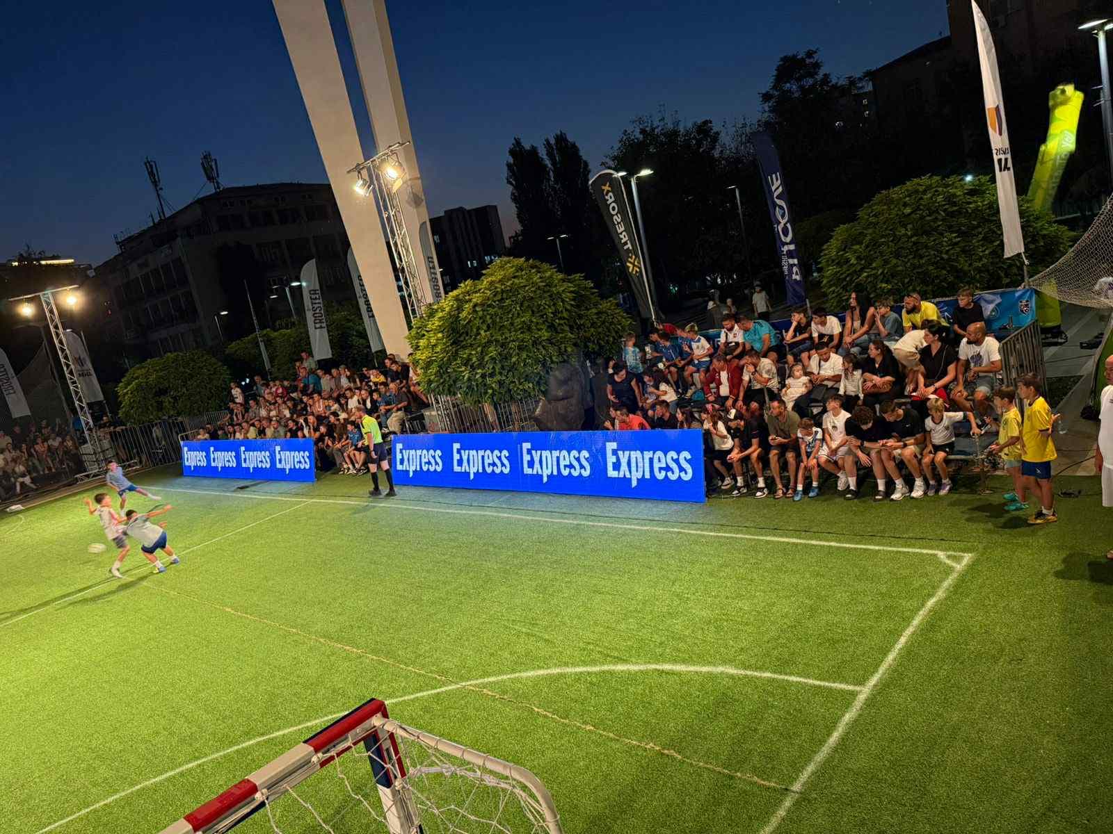 Një turne i bukur i futbollit po zhvillohet në kryeqytet