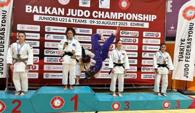 Estea Arifaj i sjellë Kosovës medaljen e artë