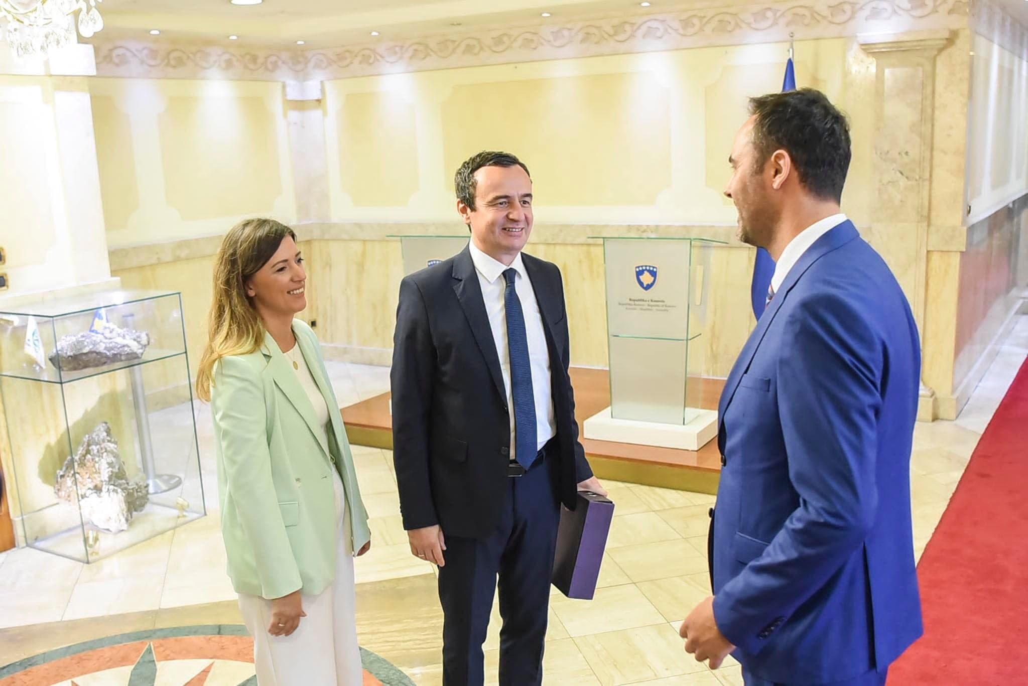 Ku janë Kurti, Haxhiu e Konjufca? – Asnjë reagim ende për vendimin e Kushtetueses!