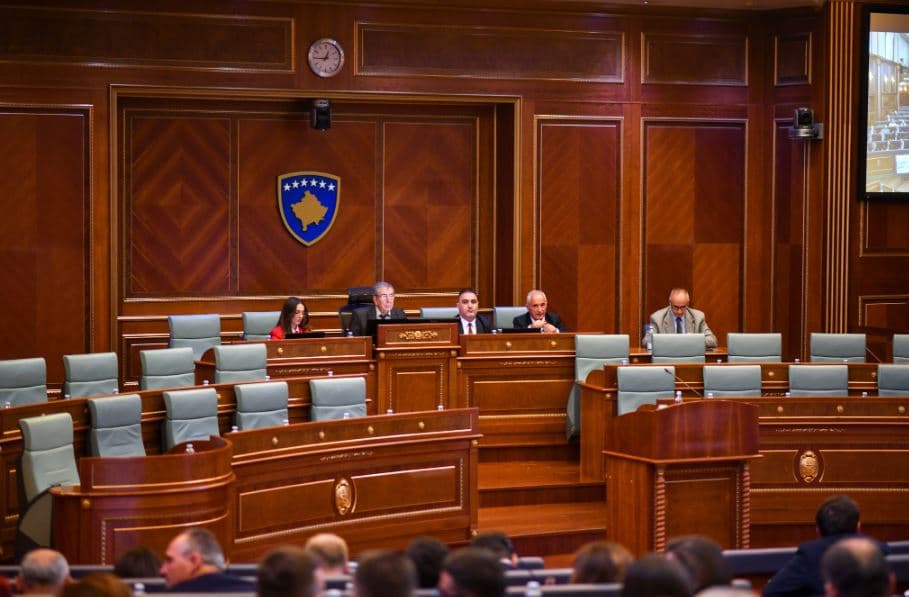 Analistët janë pesimistë se vendi del nga ngërçi pas aktgjykimit të Kushtetueses